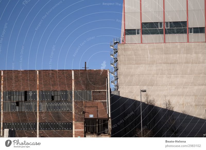 Sanierung der ehemaligen Halde Göttelborn Schulgebäude Hörsaal Saarland Industrieanlage Gebäude Architektur Studium Mauer Wand Treppe Fassade Zeichen alt