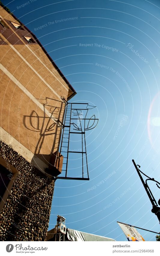 Eisen alt Altstadt antik Haus legnica malerisch Polen Schlesien Stadt Wohnhaus Kunst Statue Stahl Dekoration & Verzierung Himmel Himmel (Jenseits) Textfreiraum