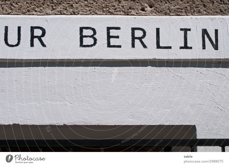 also ick kaufe ein "A"... Schönes Wetter Haus Gebäude Architektur Mauer Wand Fassade Stein Beton Zeichen Schriftzeichen Hinweisschild Warnschild Linie Wort