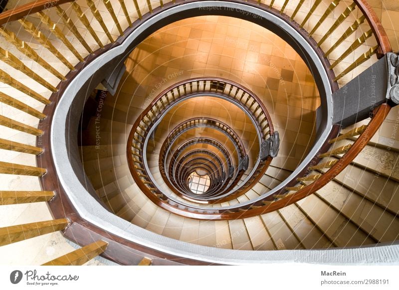 Wendeltreppe Stadt Hafenstadt Menschenleer Architektur Treppe Stein Holz außergewöhnlich historisch braun Treppenhaus schneckenförmig handläufer treppenstufen