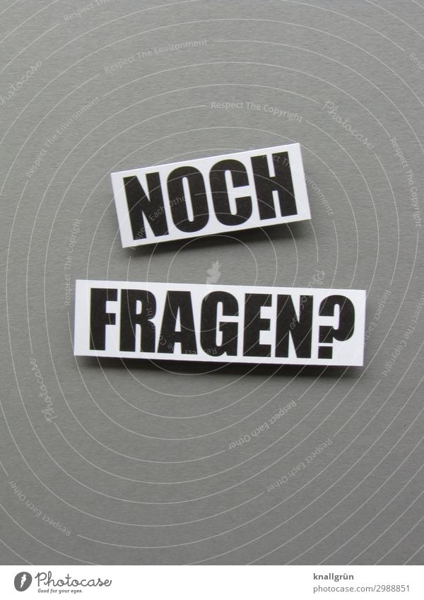 NOCH FRAGEN? Schriftzeichen Schilder & Markierungen grau schwarz weiß Gefühle Neugier Interesse Erwartung Kommunizieren kompetent Teamwork Irritation Wissen