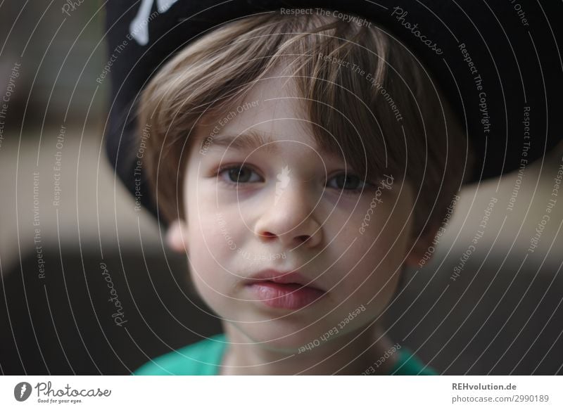 kind mit piratenhut Freizeit & Hobby Spielen Mensch maskulin Kind Junge Kindheit Gesicht 1 3-8 Jahre T-Shirt Haare & Frisuren Coolness klein natürlich Mut