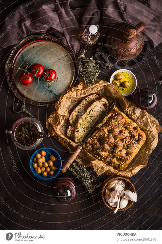 Traditionelles italienisches Focaccia Brot Lebensmittel Teigwaren Backwaren Ernährung Mittagessen Italienische Küche Geschirr Stil Design Tisch Snack Brunch