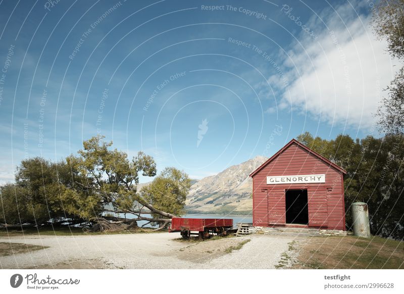 glenorchy Umwelt Natur Landschaft Pflanze Tier Erde Himmel Sonne Wetter Schönes Wetter Baum Seeufer Straße alt Bootshaus wakatipu Anhänger Neuseeland Farbfoto