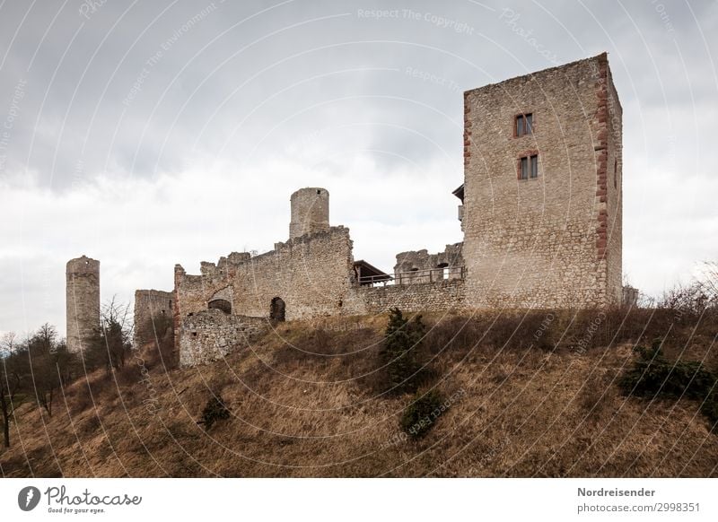 Die Brandenburg Ferien & Urlaub & Reisen Tourismus Ausflug Himmel Wolken Frühling Herbst Gras Sträucher Hügel Stadtrand Burg oder Schloss Ruine Bauwerk