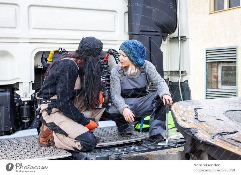 Planung | on the road again Arbeit & Erwerbstätigkeit Beruf Arbeitsplatz Wirtschaft Güterverkehr & Logistik Unternehmen Team Werkzeug Maschine Mensch feminin