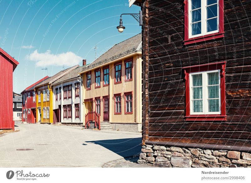 Röros Ferien & Urlaub & Reisen Tourismus Himmel Wolken Schönes Wetter Dorf Kleinstadt Altstadt Menschenleer Haus Gebäude Architektur Fassade Fenster