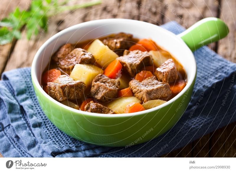 Rindfleisch-Eintopf Fleisch Gemüse Suppe frisch Lebensmittel schmoren Möhre Kartoffeln kochen & garen Gulasch gebastelt Mahlzeit Speise Paprika Ungarisch Gulyas