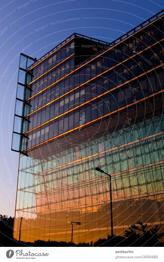 Sony-Center (hoch) Berlin Büro Mitte Großstadt Fassade Glas Glasfassade Hauptstadt Haus Hochhaus Potsdamer Platz Skyline Sony Center Berlin Verwaltung Abend