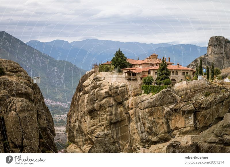 Kloster Agia Triada (Holy Trinity) in Meteora Ferien & Urlaub & Reisen Ausflug Griechenland Europa Menschenleer Kirche Sehenswürdigkeit Wahrzeichen wandern alt