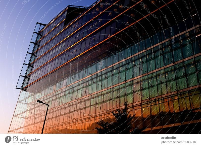 Sony-Center (quer) Berlin Büro Mitte Großstadt Fassade Glas Glasfassade Hauptstadt Haus Hochhaus Potsdamer Platz Skyline Sony Center Berlin Verwaltung Abend