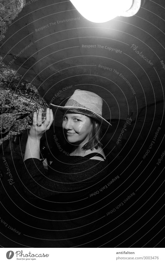 Ich bin's Ferien & Urlaub & Reisen Tourismus Ausflug Abenteuer Mensch feminin Frau Erwachsene Leben Gesicht Hand Finger 1 30-45 Jahre Natur Felsen Höhle Hemd