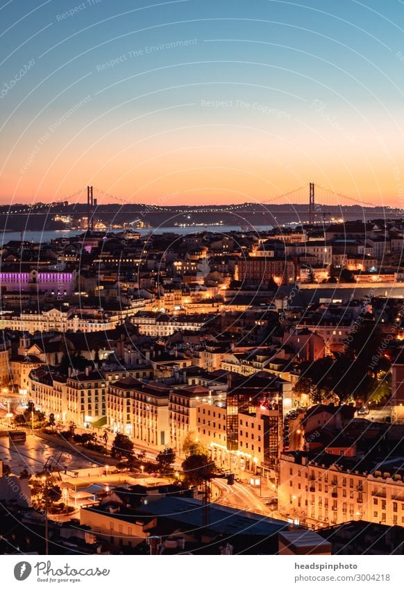 Erleuchtetes Lissabon un der Tejo nach Sonnenuntergang Ferien & Urlaub & Reisen Tourismus Ausflug Abenteuer Sightseeing Städtereise Sommer Fluss Portugal Stadt