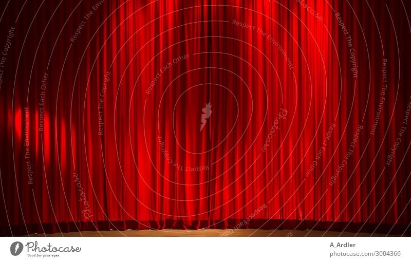 roter Theatervorhang im Scheinwerferlicht Veranstaltung Künstler Theaterschauspiel Bühne Kino hängen braun schwarz Stimmung Vorfreude Pause Vorhang