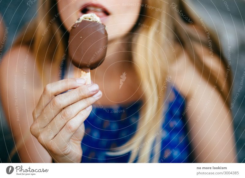 delicate battle against the clock Dessert Speiseeis Süßwaren Ernährung Picknick Diät harmonisch Zufriedenheit Sinnesorgane Erholung Ferien & Urlaub & Reisen