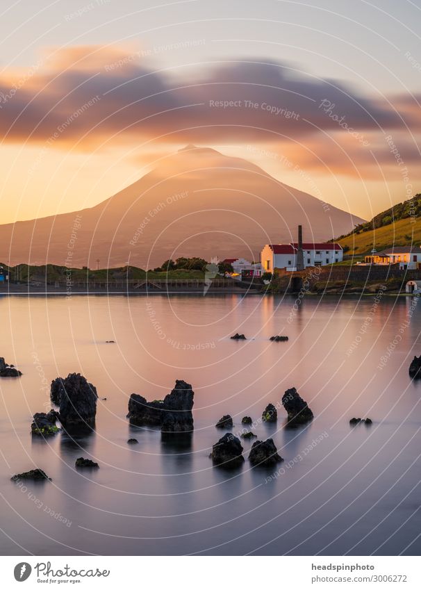 Vulkaninsel Pico, Azoren und der Atlantik bei Sonnenaufgang Ferien & Urlaub & Reisen Tourismus Ferne Sightseeing Kreuzfahrt Landschaft Urelemente Wolken Küste