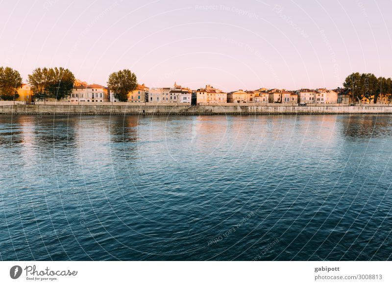 Arles Luft Wasser Schönes Wetter Flussufer Frankreich Europa Stadt Stadtzentrum Altstadt Skyline Haus Erholung erleben Farbe Ferien & Urlaub & Reisen Horizont