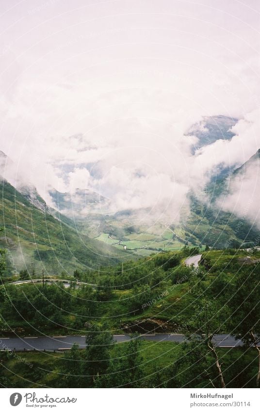 Norwegen - Geiranger Fjord Skandinavien Geirangerfjord Wolken Straße