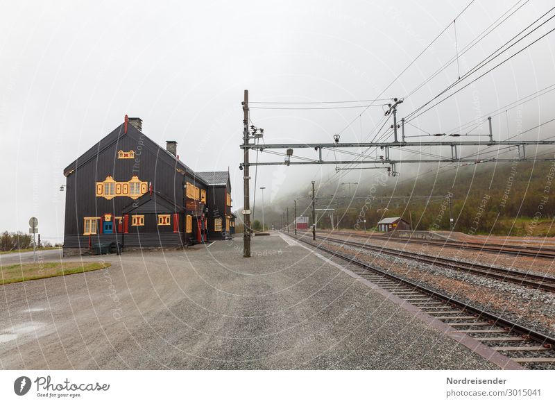 Bahnhof auf dem Dovrefjell Ferien & Urlaub & Reisen Tourismus Ferne Landschaft Wolken Wetter schlechtes Wetter Nebel Regen Berge u. Gebirge Dorf Haus Bauwerk