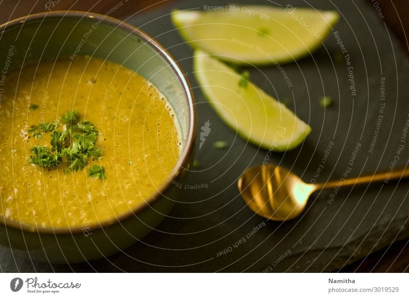 Thailändische grüne Curry-Suppe Lebensmittel Eintopf Ernährung Essen Mittagessen Vegetarische Ernährung Asiatische Küche Schalen & Schüsseln Löffel Gesundheit