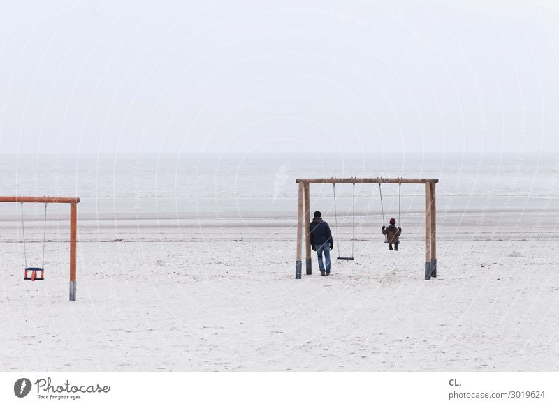 schaukeln Spielen Ferne Freiheit Winter Mensch Kind Vater Erwachsene Familie & Verwandtschaft Kindheit Leben 2 Nebel Küste Strand Meer Insel Freude