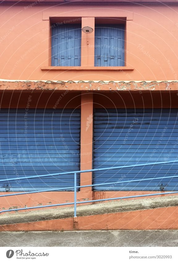 lost place haus fenster verschlossen rampe jalousien orange blau alt verlassen lost places stein mauer wand beton geländer barrierefrei Architektur