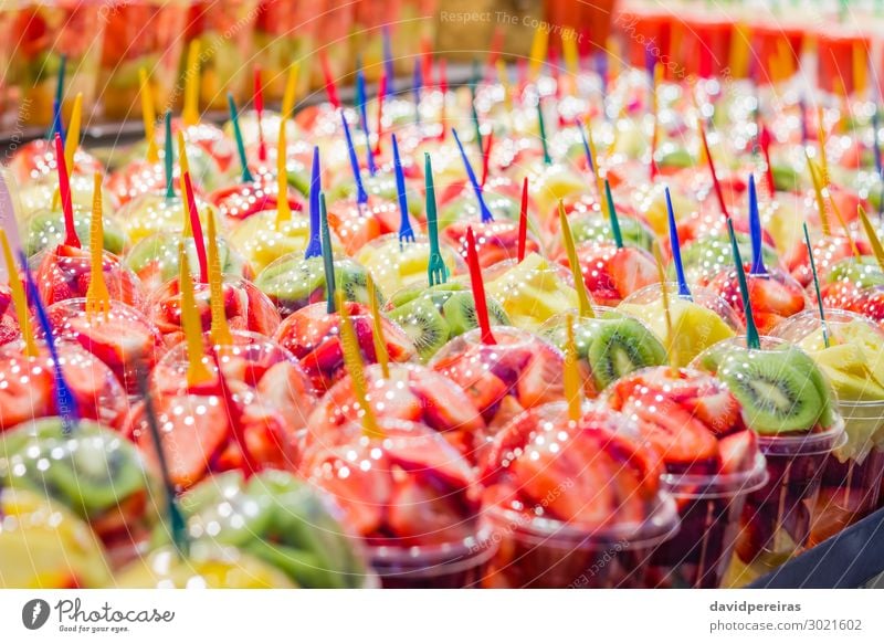 Verpackte Früchte auf dem Markt La Boqueria, Barcelona Lebensmittel Gemüse Frucht kaufen Ferien & Urlaub & Reisen Tourismus Marktplatz Rudel stehen frisch