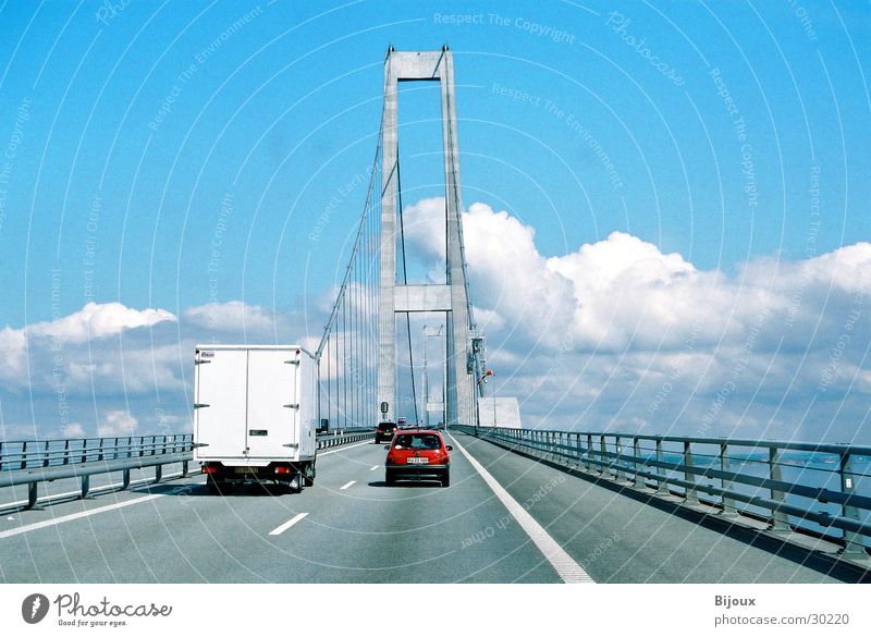 Sealandbridge Verkehr Wolken Stahlträger rot Brücke Himmel PKW Niveau Drahtseil