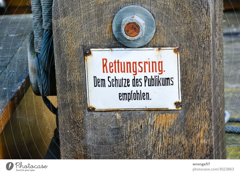 Empfehlung Schilder & Markierungen alt historisch maritim Originalität braun rot weiß Todesangst Rettung Irritation Rettungsring Emailleschild antik Hinweis