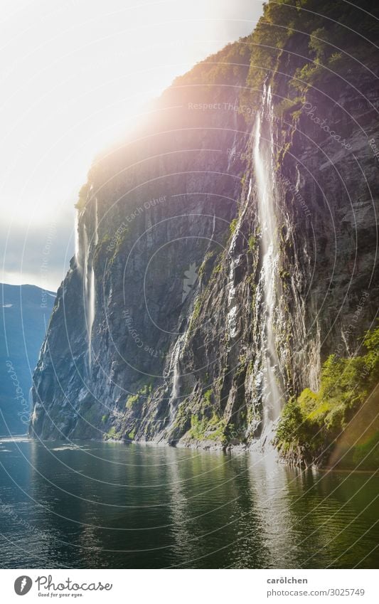 Sieben Schwestern Natur Landschaft Sommer Schönes Wetter Fjord Wasserfall wild Geirangerfjord Norwegen Farbfoto Außenaufnahme Menschenleer Tag Gegenlicht