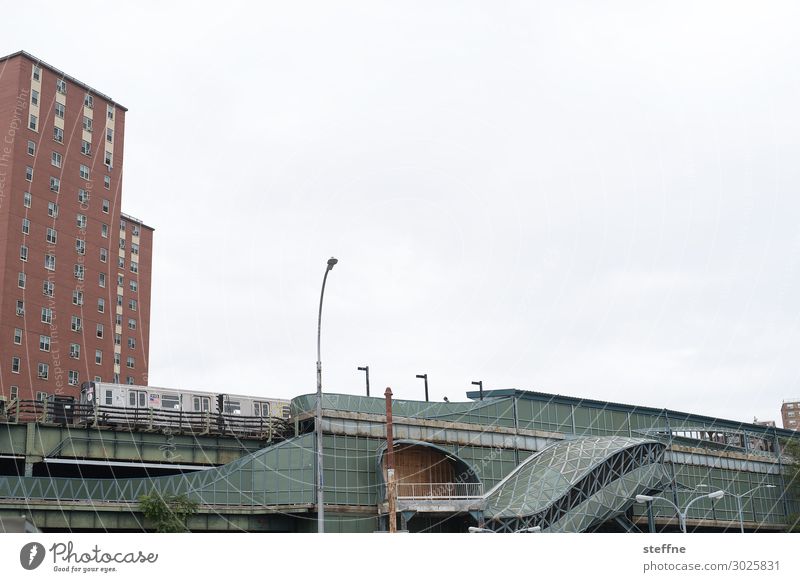 train Verkehr Verkehrsmittel Öffentlicher Personennahverkehr Hochbahn S-Bahn U-Bahn Bahnhof Stadt Coney Island New York City USA modern Farbfoto Außenaufnahme