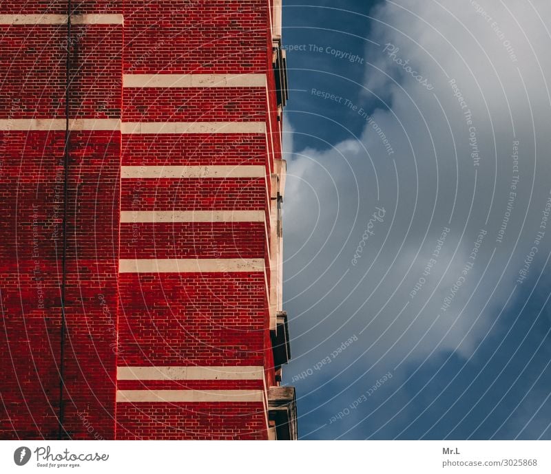 Himmlische Fassade Stadt Hauptstadt Stadtzentrum Hochhaus Bauwerk Gebäude Architektur Mauer Wand dreckig retro blau rot weiß standhaft Genauigkeit Ferne Zeit