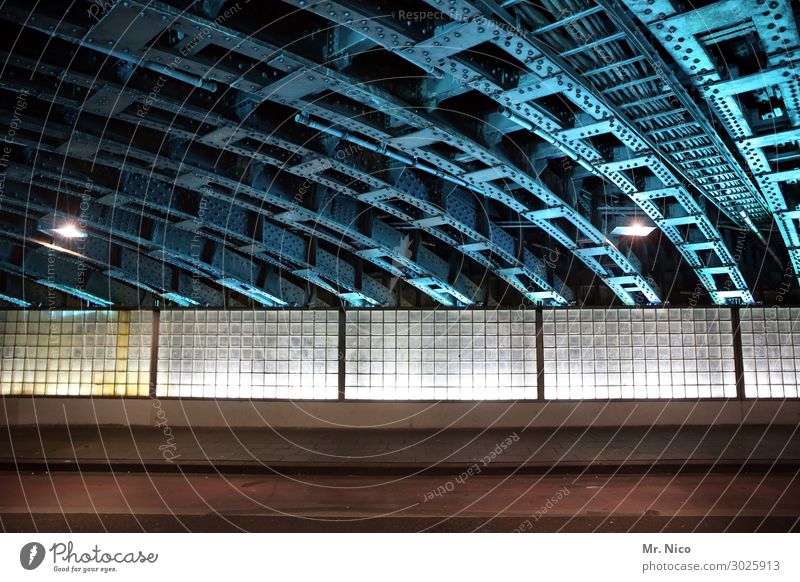 downtown Stadt Tunnel Bauwerk Architektur Mauer Wand Fassade Verkehrswege Wege & Pfade blau Unterführung Glasbaustein Bürgersteig Stahl Stahlträger Konstruktion