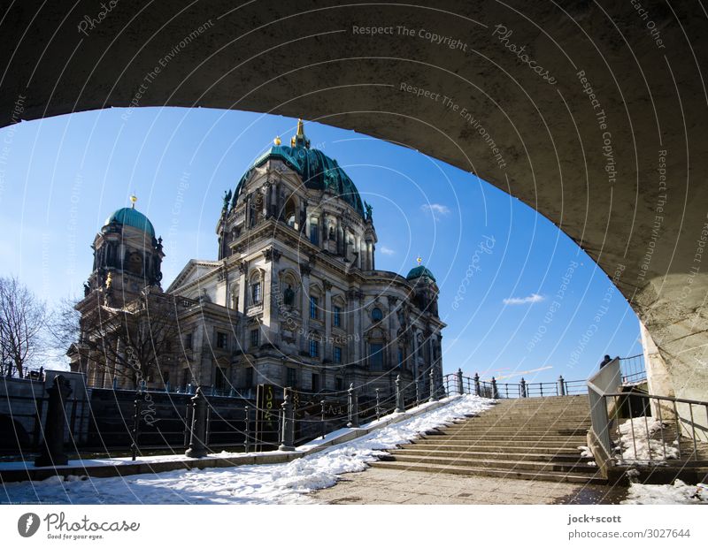 Berliner Dom Architektur Neobarock Neorenaissance Winter Schönes Wetter Schnee Berlin-Mitte Brücke Treppe Uferpromenade Sehenswürdigkeit