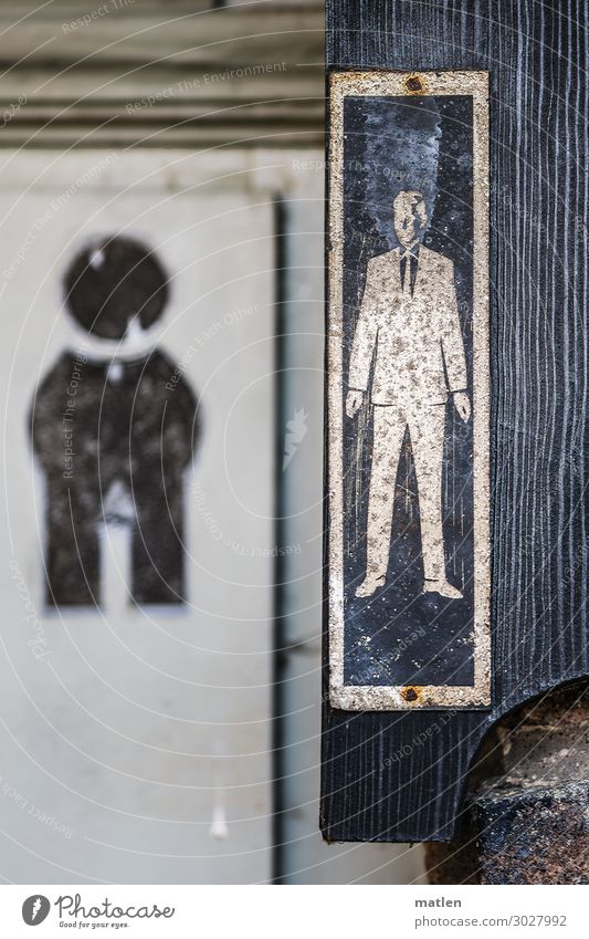 Lokalität Stadt Mauer Wand Tür alt dunkel braun grau weiß Rost Mann Toilette Kavalier Holz Farbfoto Gedeckte Farben Außenaufnahme Nahaufnahme Textfreiraum oben