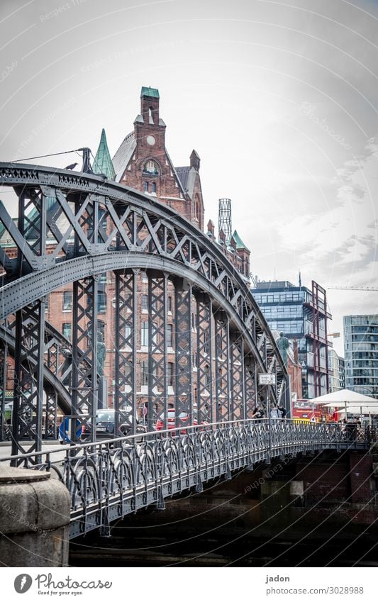 eisern. Hamburg Hafenstadt Altstadt Brücke Bauwerk Sehenswürdigkeit Verkehrswege Metall Stahl Rost retro seriös standhaft Kunst modern Reichtum Bogen Eisen