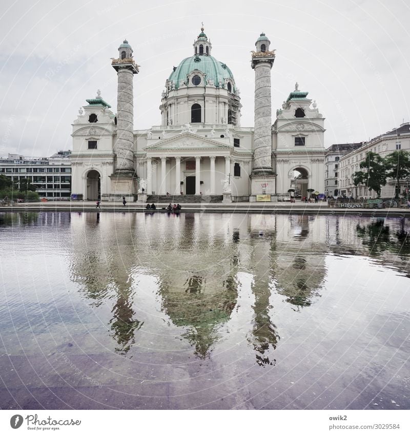 Taj Mahal Wasser Wien Hauptstadt Stadtzentrum Kirche Dom Turm Bauwerk Sehenswürdigkeit Wahrzeichen groß hoch Religion & Glaube Kuppeldach Barock Portal