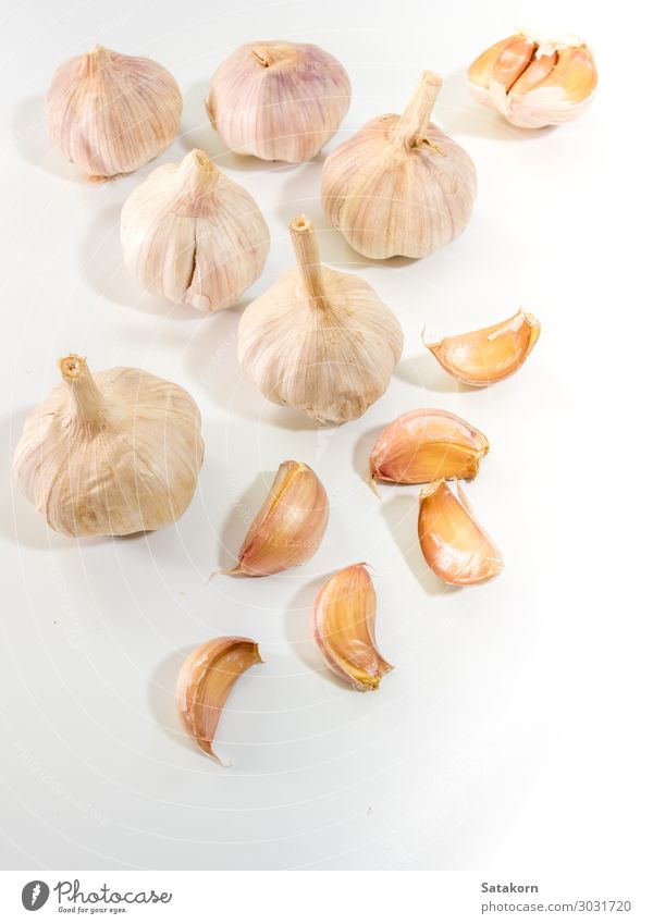 Knoblauch auf weißem Hintergrund, Lebensmittelzutat Gemüse Kräuter & Gewürze Asiatische Küche Natur Gesundheit natürlich trocken Würzig Zutaten vereinzelt roh