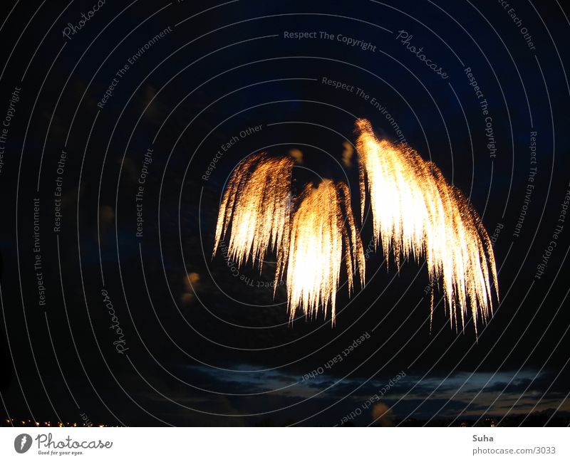 Stürzende Flammen Silvester u. Neujahr Japan Explosion Regen Schwanz Freizeit & Hobby Feuerwerk Brand japanisches Feuerwerk Düsseldorf Rhein Funken gold