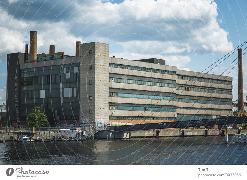 Köpenick / 2019 Berlin Stadt Hauptstadt Stadtzentrum Skyline Menschenleer Industrieanlage Fabrik Ruine Bauwerk Gebäude Architektur Fassade Schornstein Verfall