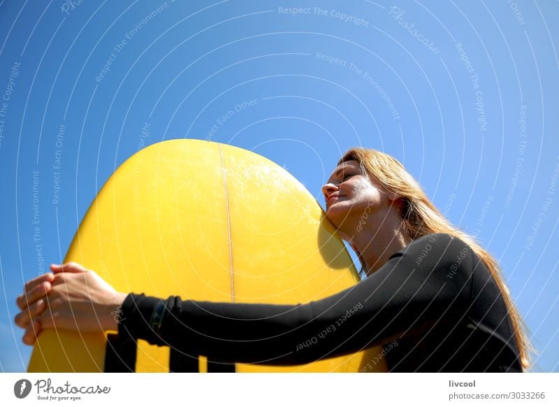 Beauty-Surfer in Frankreich Strand Meer Wellen Sport Mensch feminin Frau Erwachsene 1 Himmel Küste blond Erotik attraktiv Europa Baskenland Blauer Himmel