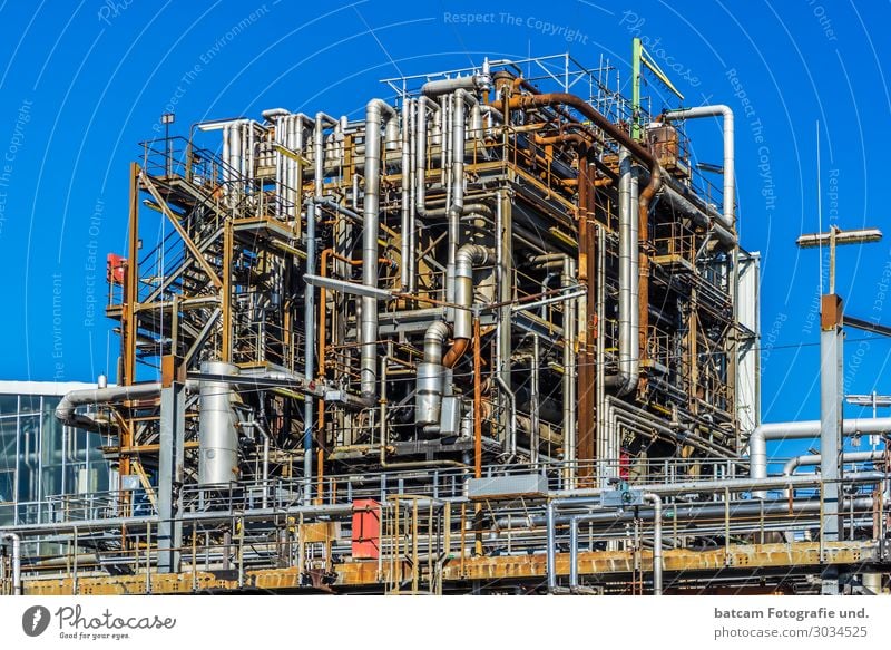 Rohre einer Öl Anlage Chemie Anlage Arbeit & Erwerbstätigkeit Wirtschaft Industrie Energiewirtschaft Technik & Technologie Industrieanlage blau braun gelb grau