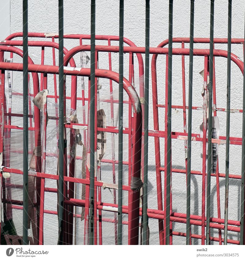 Vergittert Mauer Wand Geländer Gitter Metall verrückt Ordnung unklar Farbfoto Außenaufnahme Nahaufnahme Detailaufnahme Muster Strukturen & Formen Menschenleer