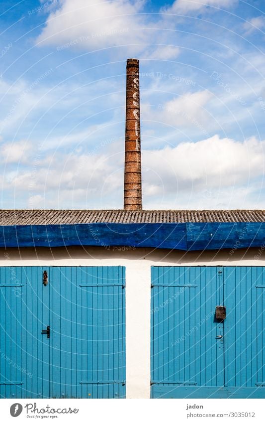 streber. Industrie Kunstwerk Schönes Wetter Hütte Bauwerk Gebäude Architektur Mauer Wand Schornstein Wachstum hoch Zufriedenheit Ordnung Symmetrie Garage