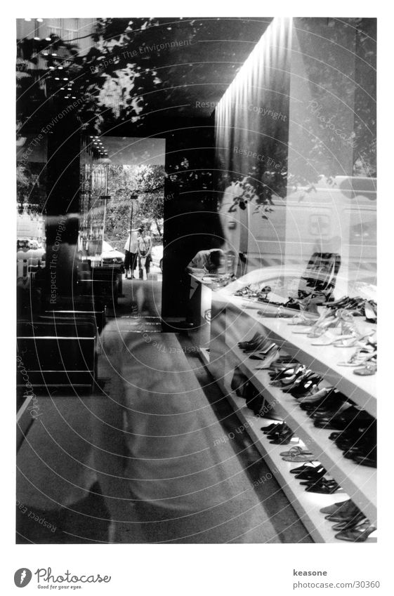 prague Prag Schuhe Schuhgeschäft Ladengeschäft Reflexion & Spiegelung Freundschaft Boutique Fototechnik Schatten www.keasone.de