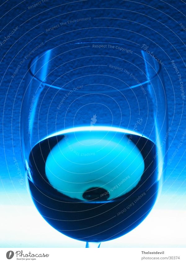 Glas Wein Stil trinken Alkohol blau atmosphere mehrfarbig