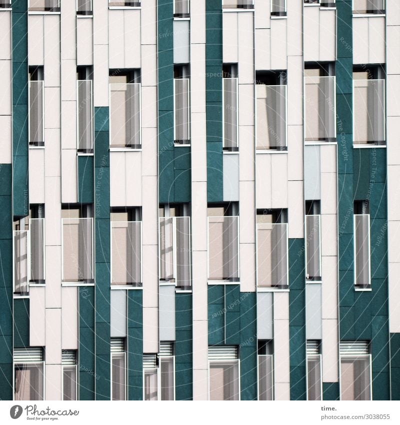 scheibchenweise Häusliches Leben Wohnung Baustelle Hamburg Haus Hochhaus Architektur Mauer Wand Fassade Fenster Glas Glasscheibe Linie Streifen modern grün weiß