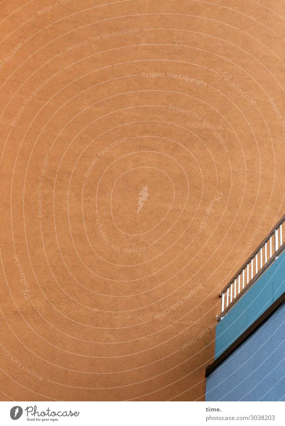 Tagfreiraum | UT Kassel Haus Hochhaus Mauer Wand Geländer Zaun hoch Stadt blau orange standhaft Neugier ästhetisch Design Inspiration Perspektive sparsam