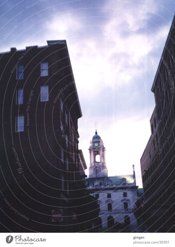 Ausblick Ferien & Urlaub & Reisen Haus Himmel Wolken Turm dunkel hell Nordamerika Turmspitze violett Stufenordnung Fenster Fassade blau Menschenleer Architektur