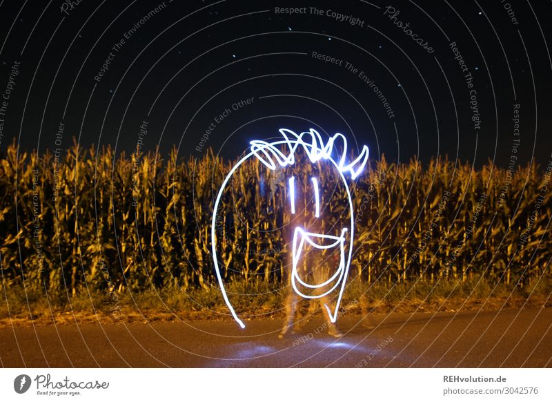 Lichtmalerei Gesicht Taschenlampe Langzeitbelichtung Maisfeld Straße Landschaft Nacht dunkel Dunkelheit kreativ Idee lustig Smiley Blödsinn Spielerei Experiment